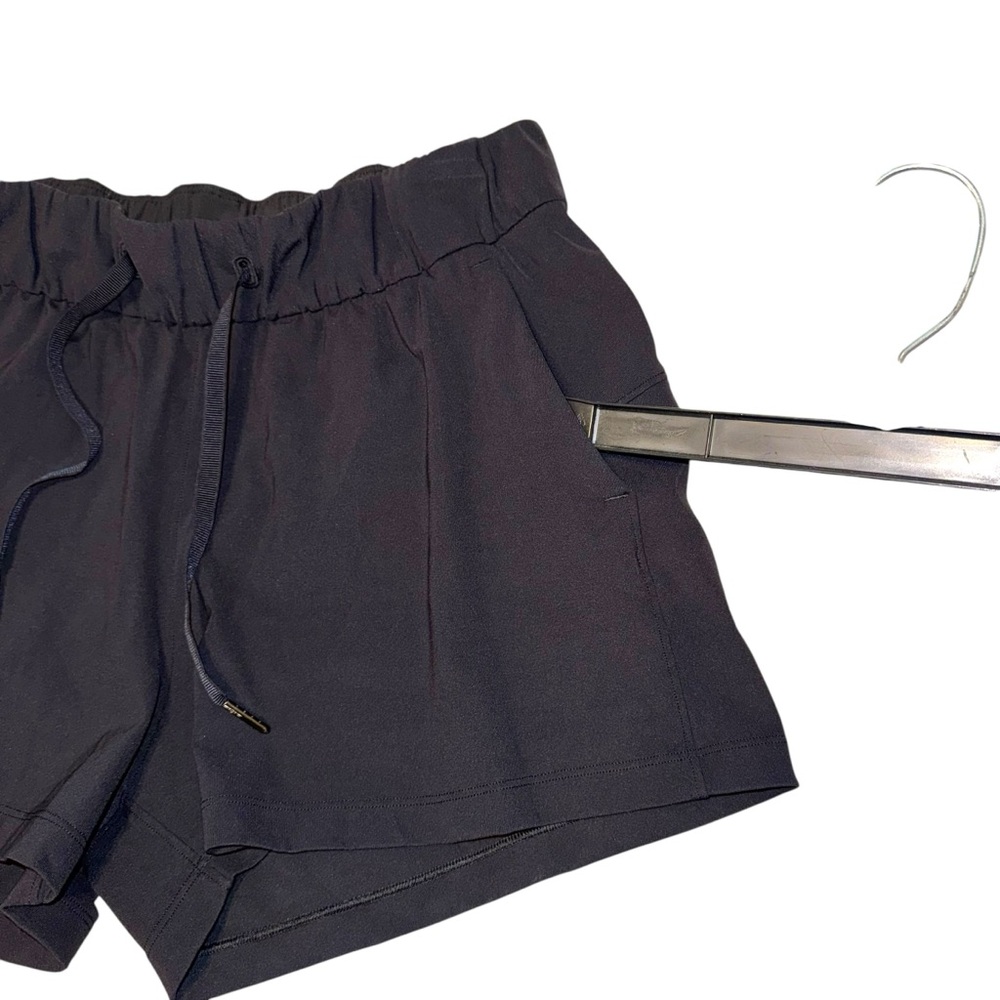 Lululemon On the Fly Shorts Black Size 6 Woven Pull On Pockets - Picture 2 of 9